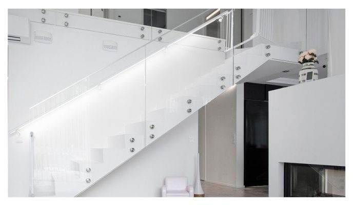 ¿Cómo elegir la iluminación adecuada para una escalera?