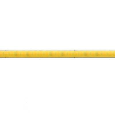 Primer plano de una tira de luz LED amarilla sobre fondo blanco, ideal para soluciones de iluminación energéticamente eficientes.