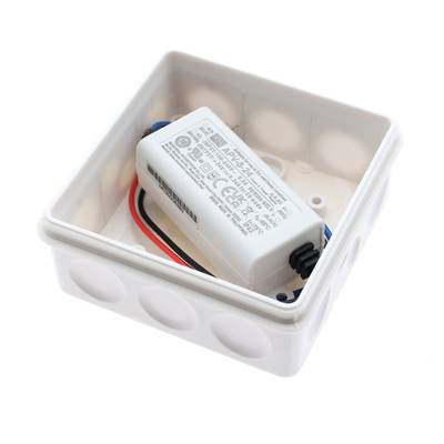 Caja de derivación eléctrica rectangular blanca con cableado y componente electrónico etiquetado para la instalación de iluminación LED.