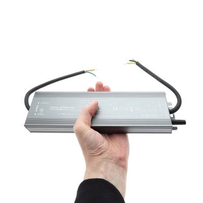 Luz LED rectangular con dimensiones marcadas: longitud 245mm, altura 32mm, anchura 65mm. Dibujo lineal simple con líneas rojas para tienda de iluminación LED.