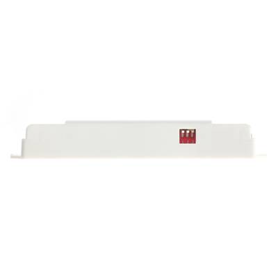 Primer plano de un componente de iluminación LED rectangular blanco con un pequeño interruptor rojo; las etiquetas numeradas indican los ajustes.