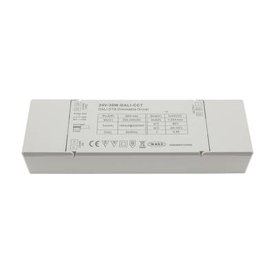 Controlador LED rectangular regulable con información técnica y símbolos en la superficie, ideal para soluciones de iluminación eficientes.