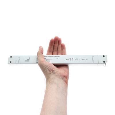 Mando a distancia para tienda de iluminación LED manual que muestra símbolos y texto sobre fondo blanco para optimización SEO.