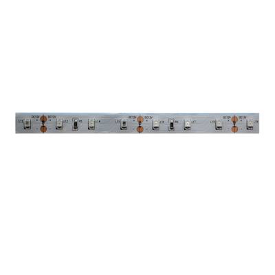 Tira de LED horizontal, pequeños LED SMD, contactos de cobre, iluminación flexible, fondo blanco, iluminación