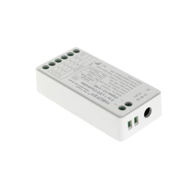 Controlador LED blanco para sistemas de iluminación con conectores y puertos etiquetados, sobre fondo blanco.