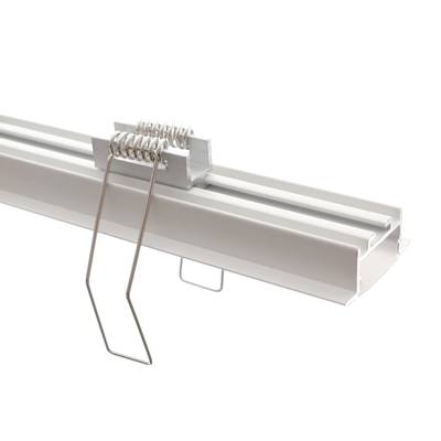 Perfil de aluminio blanco con LED, provisto de clips de fijación con resorte para iluminación LED.