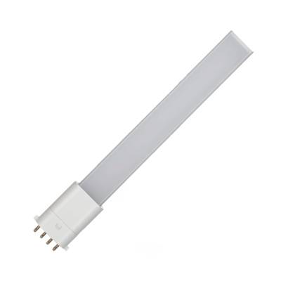 Una lámpara fluorescente lineal de cuatro polos sobre fondo blanco: ideal para soluciones de iluminación de bajo consumo en la tienda LED.