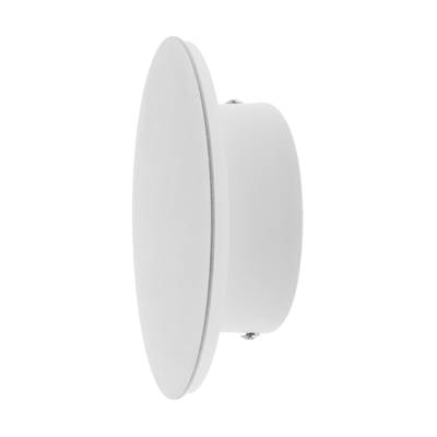 Moderno aplique redondo blanco de diseño minimalista con imagen lateral sobre fondo blanco. La solución de iluminación perfecta para interiores contemporáneos.