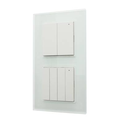 Panel de interruptores de luz doble con diseño elegante sobre fondo blanco, estilo minimalista, perfecto para interiores modernos. Actualice fácilmente el control de su iluminación.