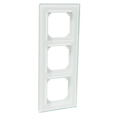 Placa embellecedora blanca para interruptor de tres luces con tres ranuras para iluminación LED, en ángulo sobre fondo blanco.