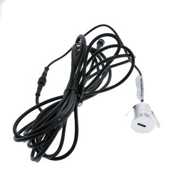 Texto alternativo: 'Cable negro trenzado con dispositivo metálico con puerto USB y etiquetas sobre fondo blanco - Accesorios de iluminación LED disponibles en línea.