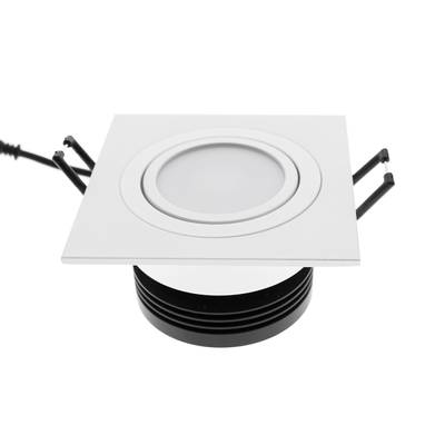 Luminaria LED empotrada cuadrada con embellecedor blanco, soportes ajustables; iluminación energéticamente eficiente para interiores modernos.