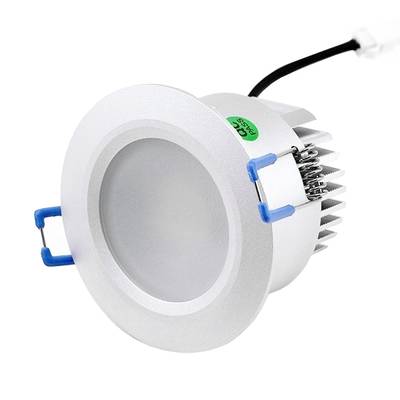 Luminaria LED de montaje empotrado, luminaria redonda blanca, clips de montaje azules, cable de alimentación bicolor adjunto.