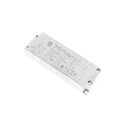 Potente controlador LED rectangular blanco con etiquetas técnicas, código de barras y símbolos sobre fondo blanco puro para soluciones de iluminación LED inteligentes.