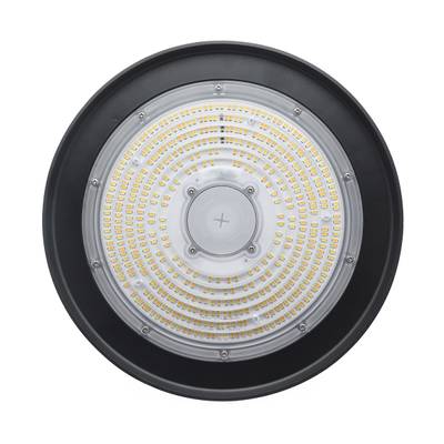 Luminaria LED negra redonda con varias bombillas pequeñas en círculos, vista desde abajo. Una solución de iluminación industrial moderna y energéticamente eficiente.