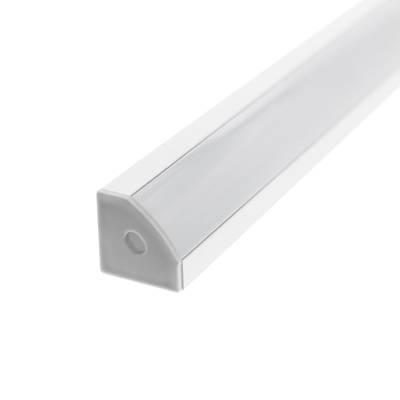 Primer plano de una luminaria LED rectangular con difusor esmerilado, carcasa blanca y tapa en ángulo