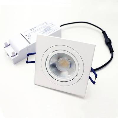 Luminaria LED cuadrada de techo con bombilla expuesta, carcasa blanca, soportes azules y fuente de alimentación con fondo blanco para soluciones de iluminación energéticamente eficientes.
