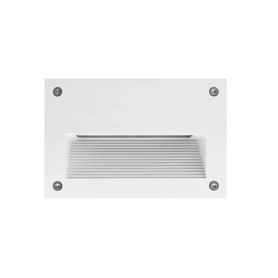 Texto alternativo: soporte de pared rectangular blanco enrejado con cuatro tornillos de esquina para pantalla de iluminación LED.