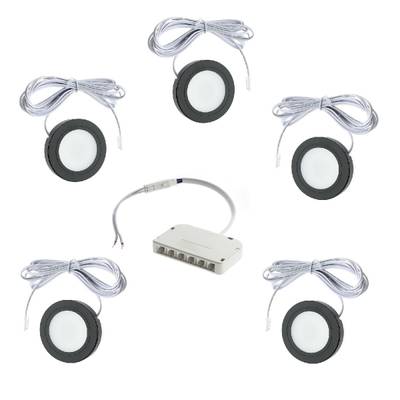 Seis luces de disco LED redondas con cables dispuestos en un patrón circular alrededor de una caja de control blanca para soluciones de iluminación modernas y eficientes.