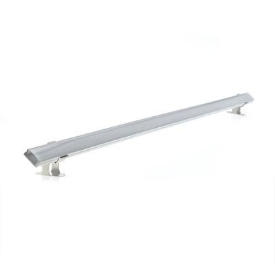 Aplique LED de metal plateado con dos soportes, diseño de iluminación moderno sobre fondo blanco.