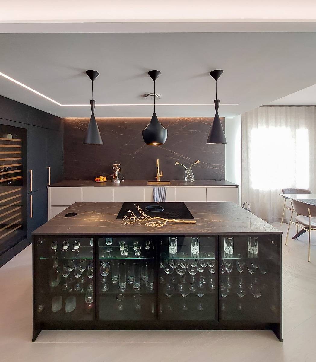 El esquema de iluminación de la cocina es versátil y armonioso. © LedStore