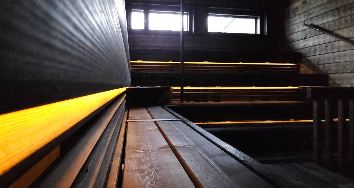 Primer plano de una tira de leds, montada indirectamente, de forma que la tira queda también ligeramente protegida del fuego directo imagen, Punchers