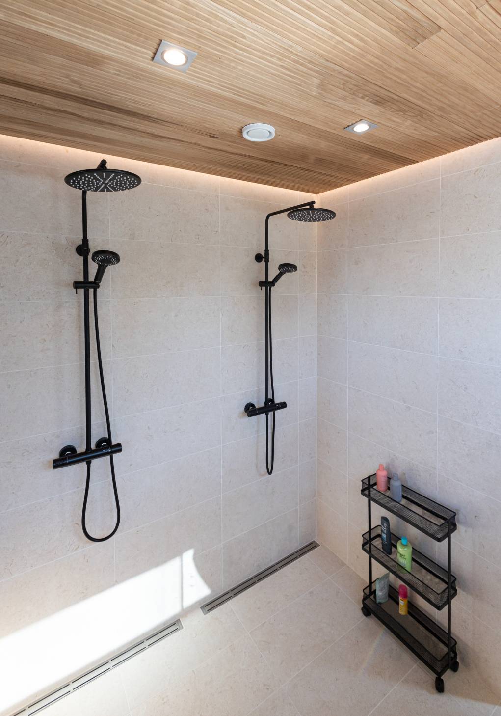 4 Spots simétricamente compuestos con duchas LedStorefi