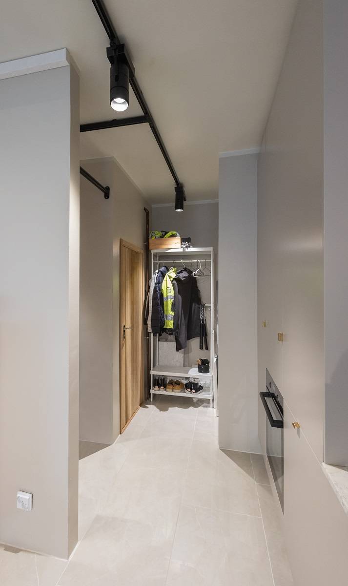 En un pasillo, es una buena idea aumentar el ángulo de apertura de la luminaria para que no haya espacio de penumbra entre las luces LedStore.fi