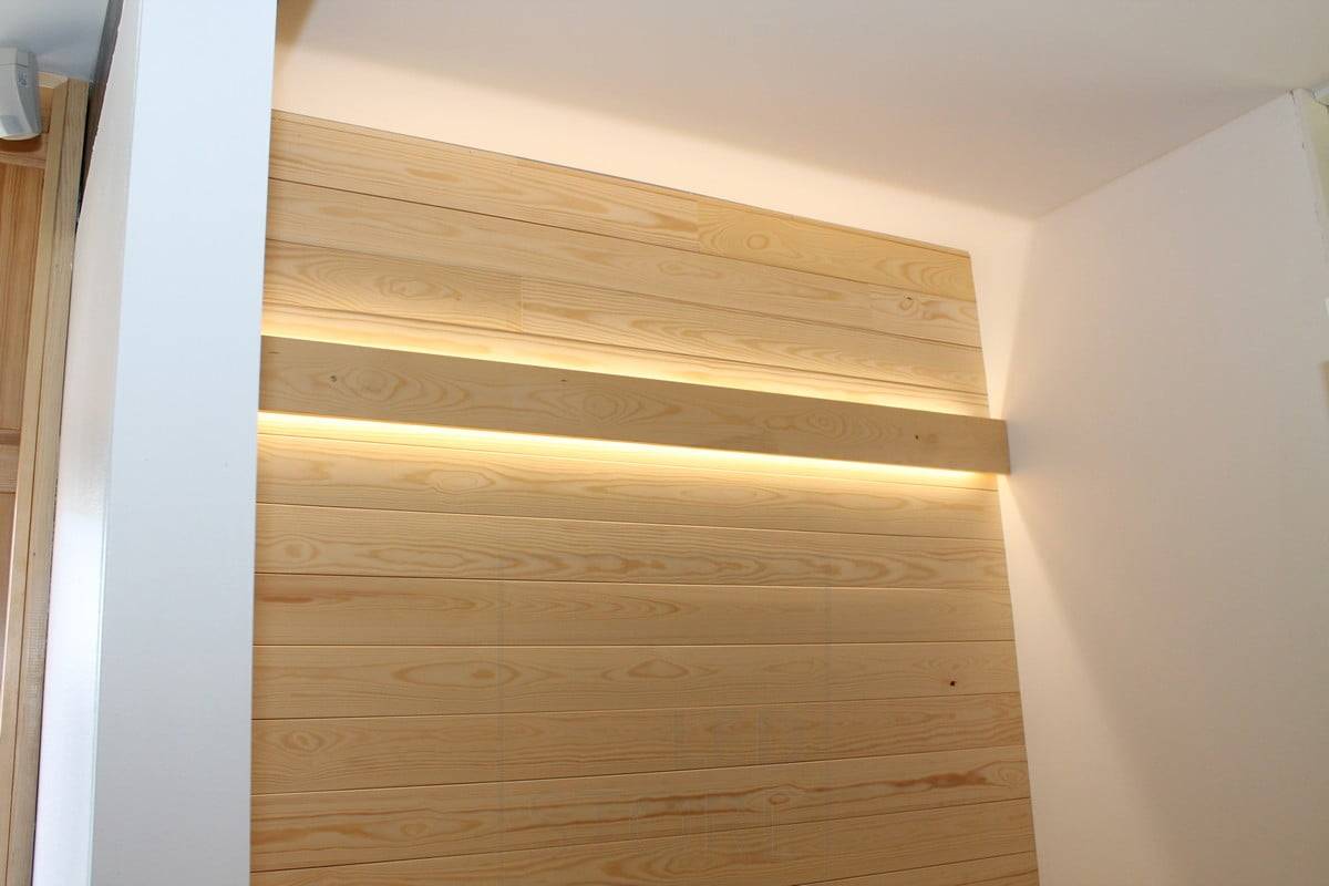 Feria de la Vivienda 2014: cinta led en la pared detrás del tablero indirectamente. Ledstore.fi