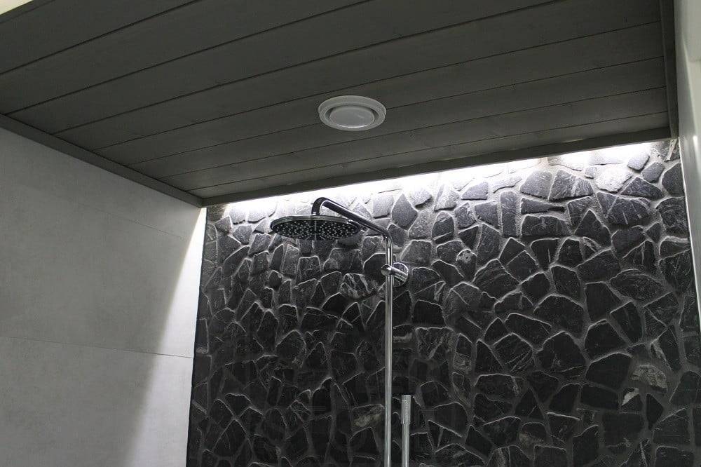 Feria de la Vivienda 2014: tira led en el lavabo, detrás de la moldura para iluminar la luz indirecta. Ledstore.fi