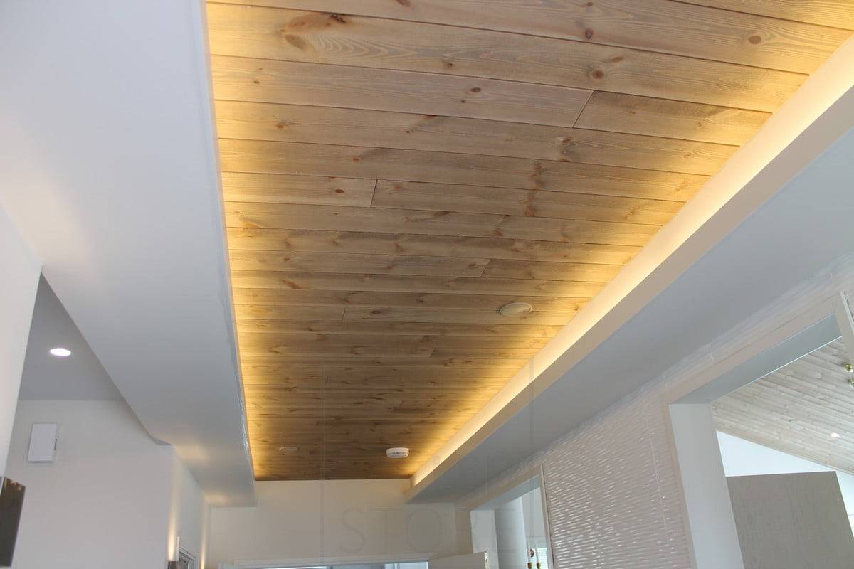 Feria de la Vivienda 2014: luz indirecta a ambos lados del pasillo. Ledstore.fi