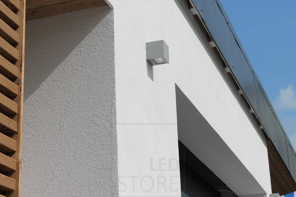Feria de la Vivienda 2014: el aplique exterior CUBIC2 con pared blanca. Ledstore.fi