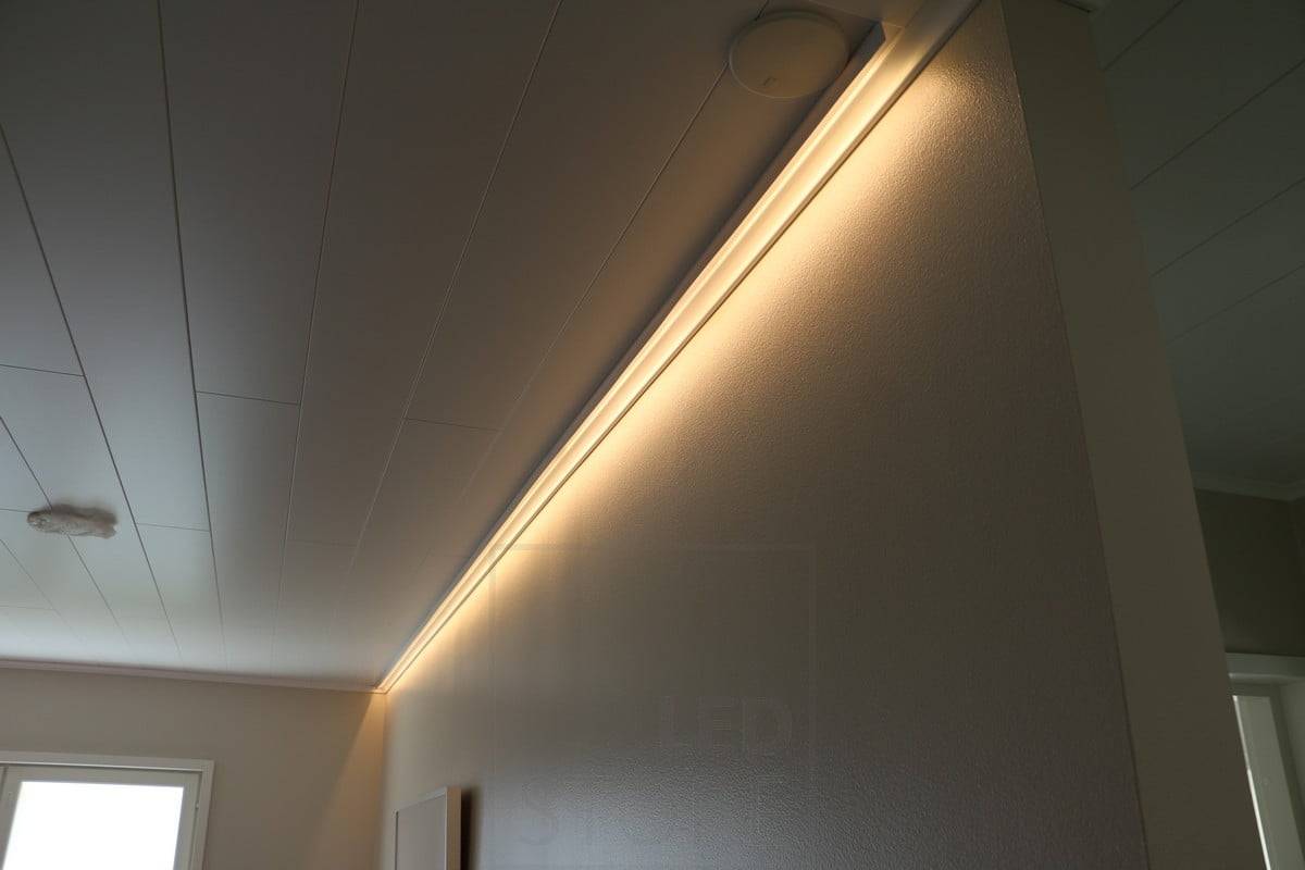 Feria de la vivienda 2015: cinta led detrás de la lista blanca. Ledstore.fi