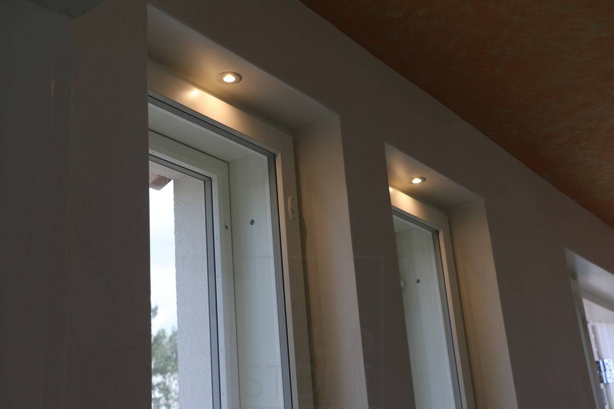 Feria de la Vivienda 2015: pequeños focos 097 en los huecos de las ventanas para resaltarlas. Ledstore.fi