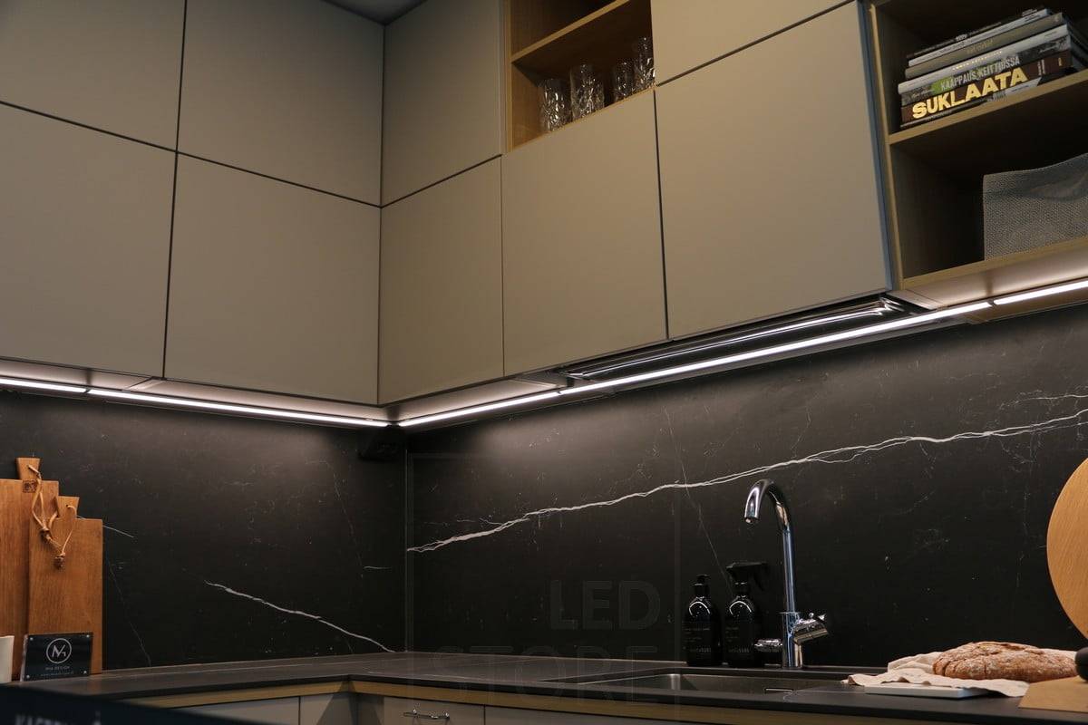 Feria de la Vivienda 2018: Tira led L en la cocina como luz de trabajo. Ledstore.fi