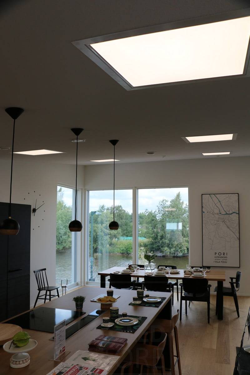 Feria de la Vivienda 2018: paneles led 600x600 en un techo inclinado en el salón. Ledstore.fi