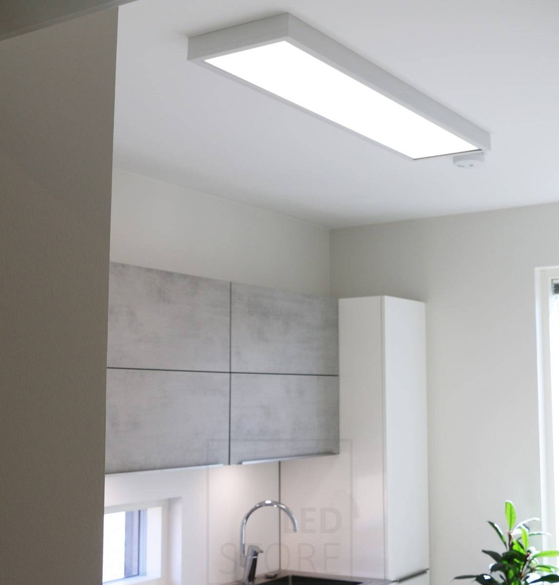 Feria de la Vivienda 2018: panel led 300x1200 en caja de superficie en lavadero. Ledstore.fi