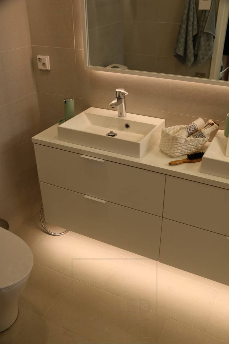 Feria de la Vivienda 2018: tira led en el fondo del inodoro con sensor de movimiento. Ledstore.fi