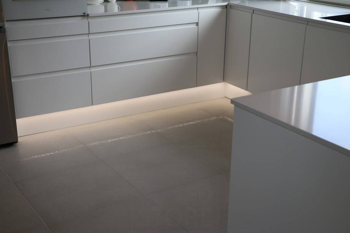 Feria de la vivienda 2018: perfiles led en el zócalo. Ledstore.fi