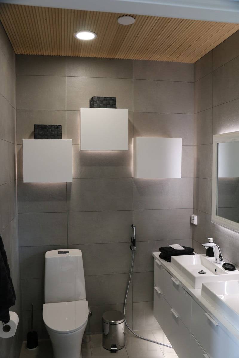 Feria de la Vivienda 2018: foco led en el techo y luz indirecta detrás de los armarios. Ledstore.fi