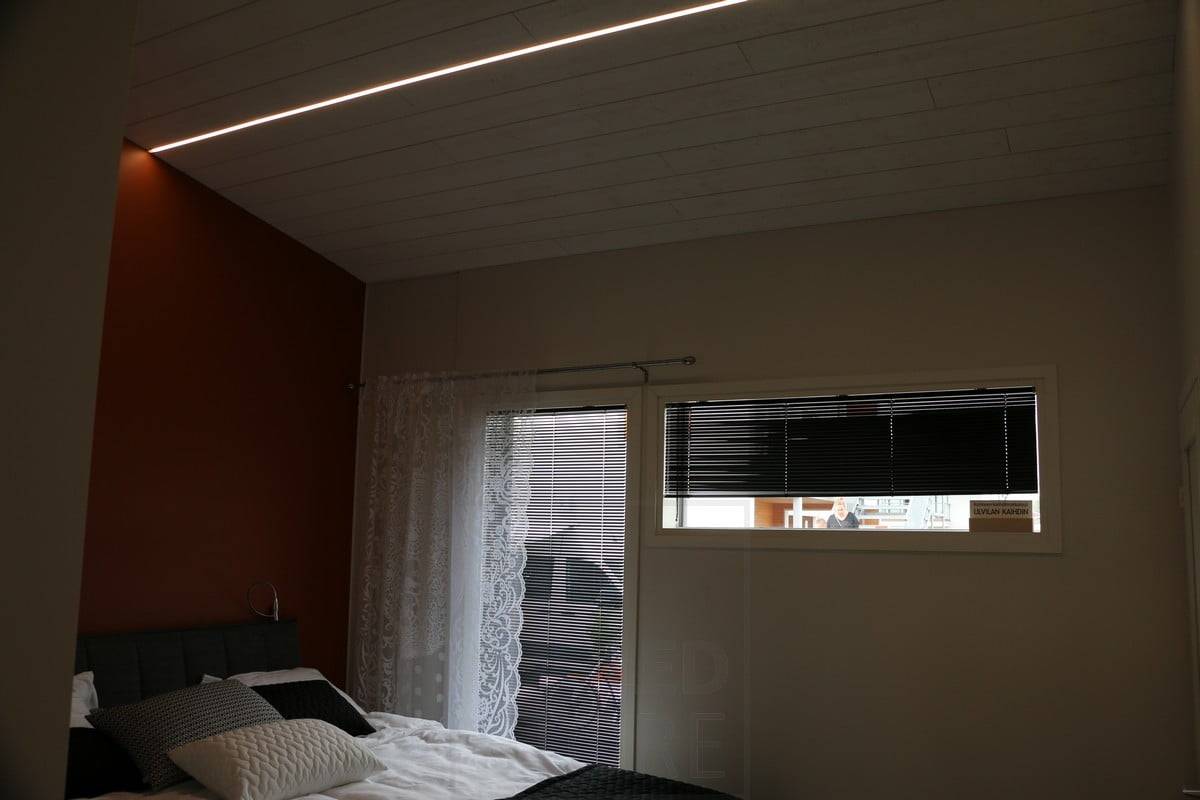 Feria de la Vivienda 2018: perfil bajo led estrecho en el techo de un dormitorio. Ledstore.fi