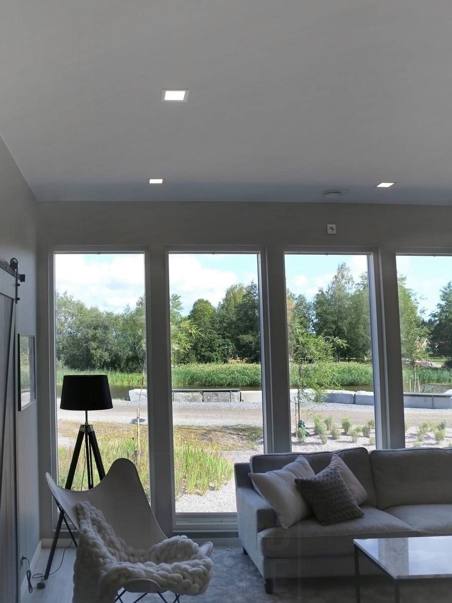 Feria de la Vivienda 2018: paneles cuadrados de 120x120 en el salón. Ledstore.fi