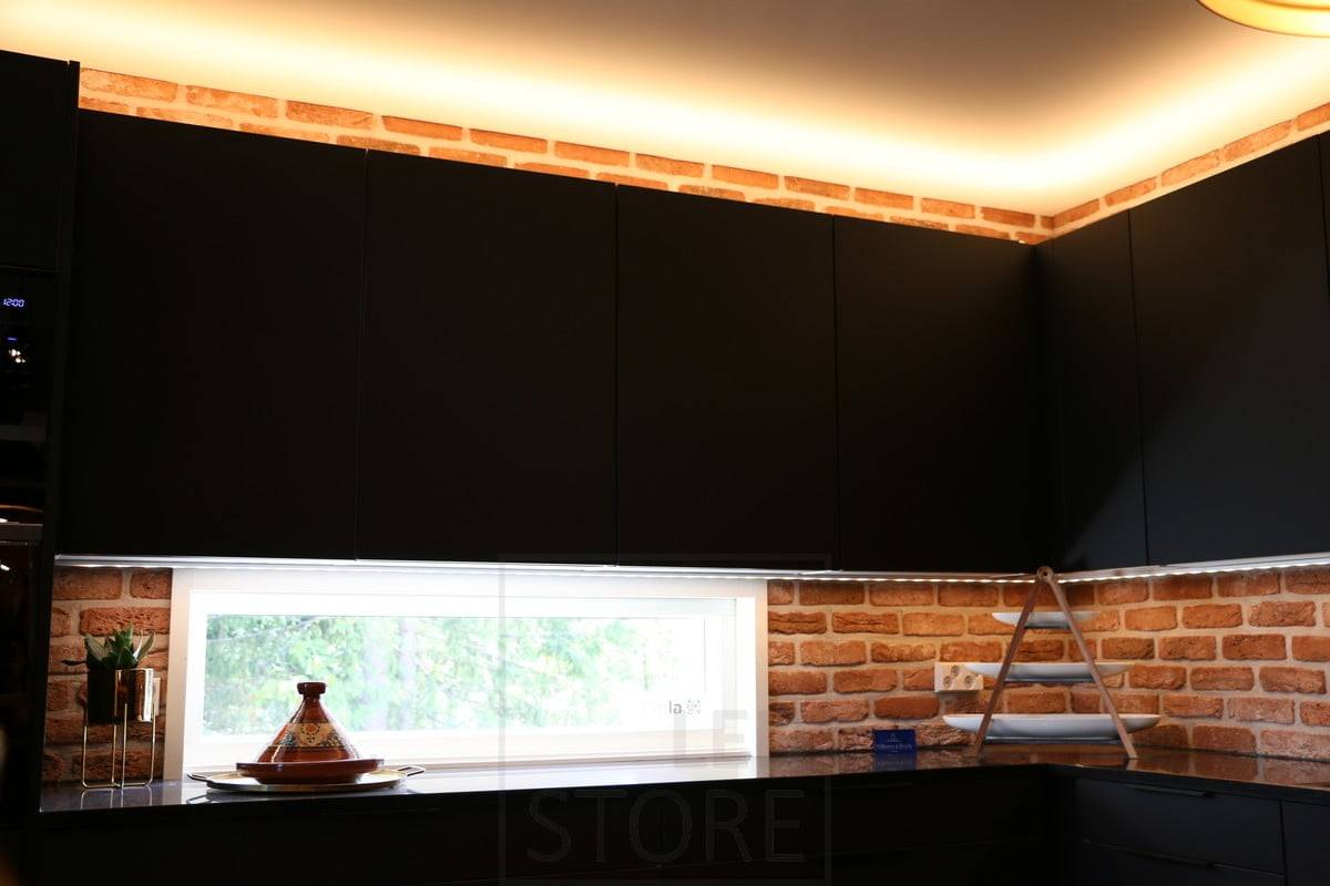 Feria de la Vivienda 2019: Luz indirecta en la cocina encima de un armario. Ledstore.fi