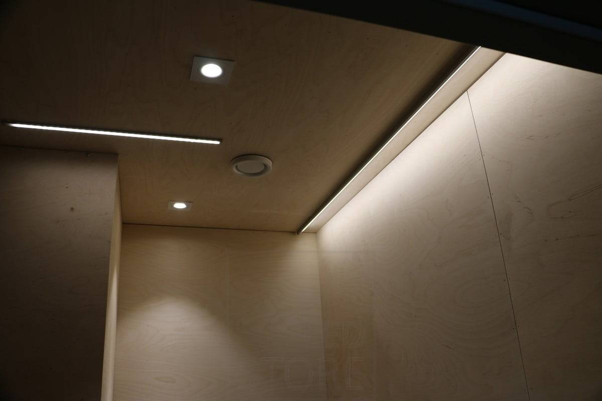 Feria de la Vivienda 2019: Iluminación versátil con luces led. Iluminación con tiras de led combinada con iluminación puntual. Ledstore.fi