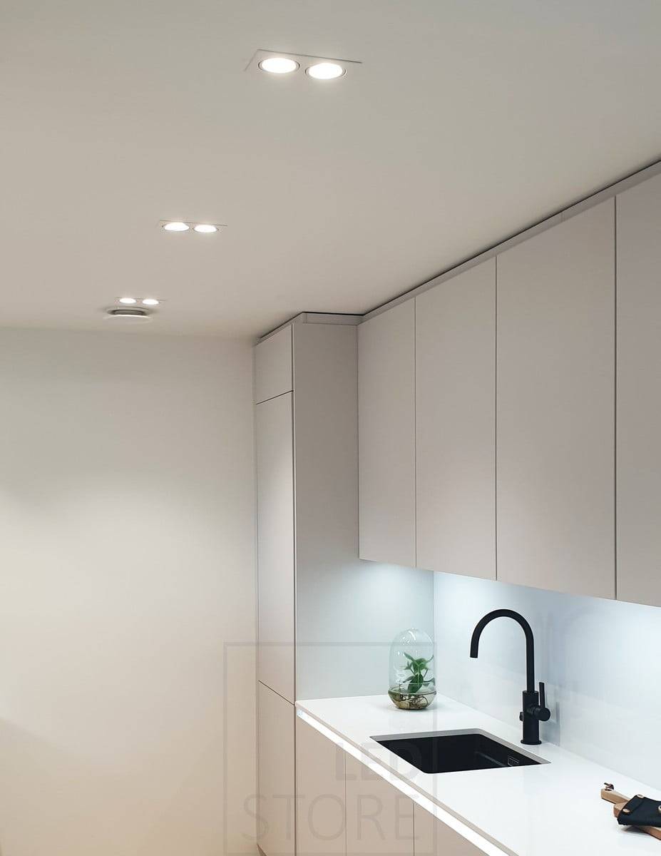 Feria de la Vivienda 2020: focos dobles en el techo del lavadero como iluminación general eficiente, tira led iluminando la encimera. Leddstore.fi