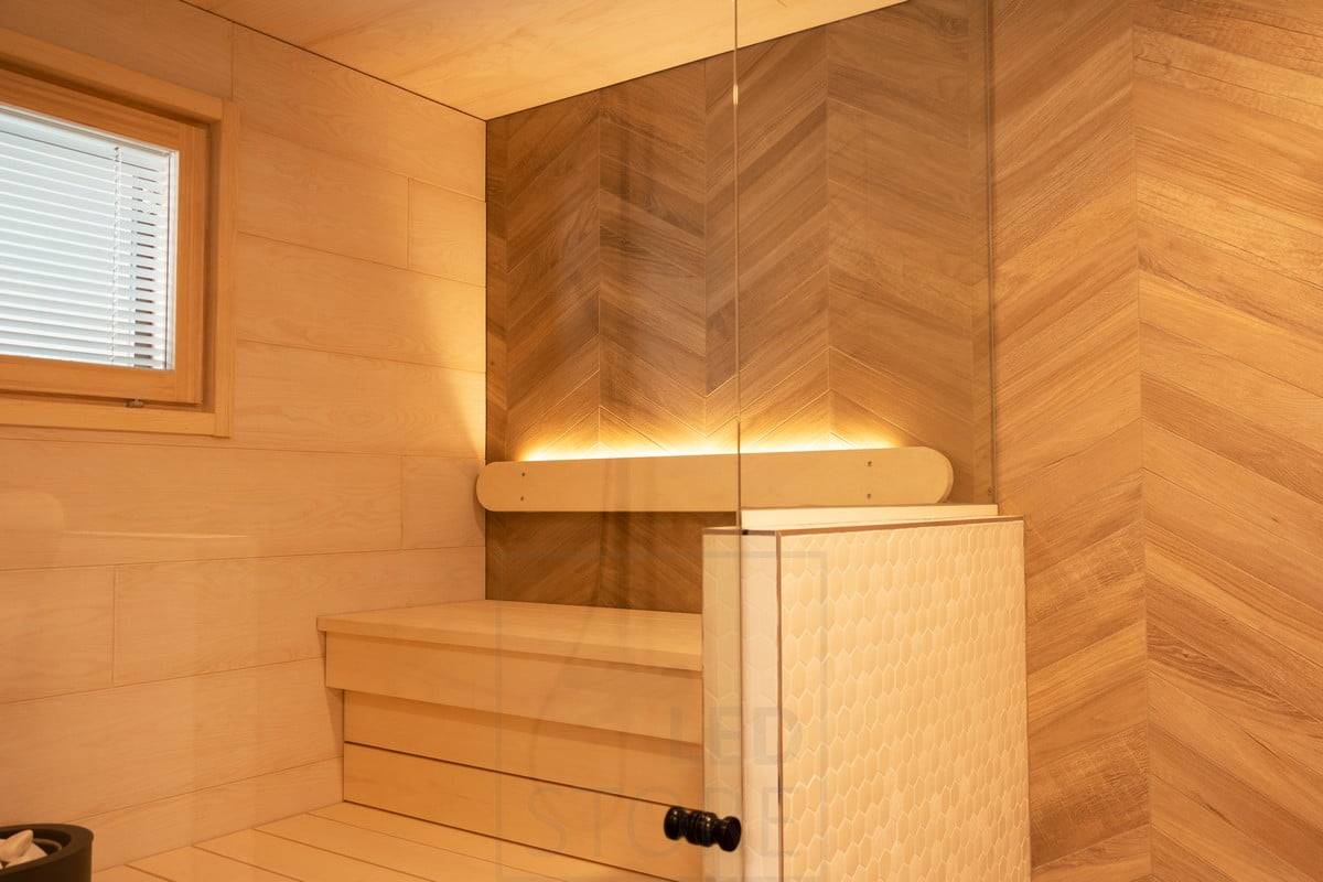 Feria de la Vivienda 2020: la luz en la parte trasera de la sauna hacia arriba. Ledstore.fi