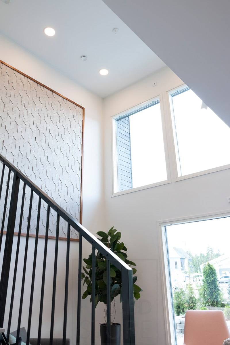 Feria de la Vivienda 2020: techos de led en el techo también iluminan la escalera. Ledstore.fi