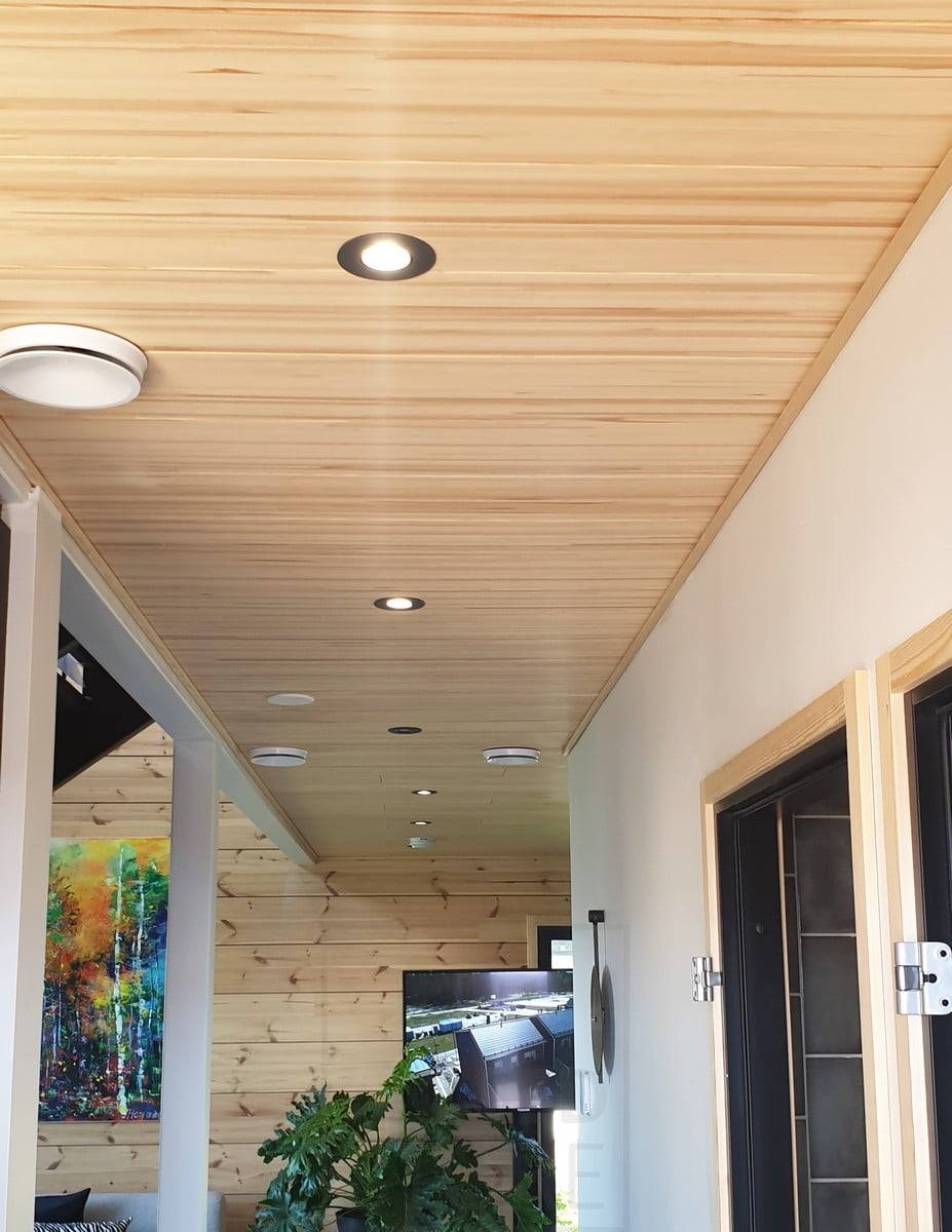 Feria de la Vivienda 2020: puntos negros redondos en el fondo del desván, en el techo. Ledstore.fi