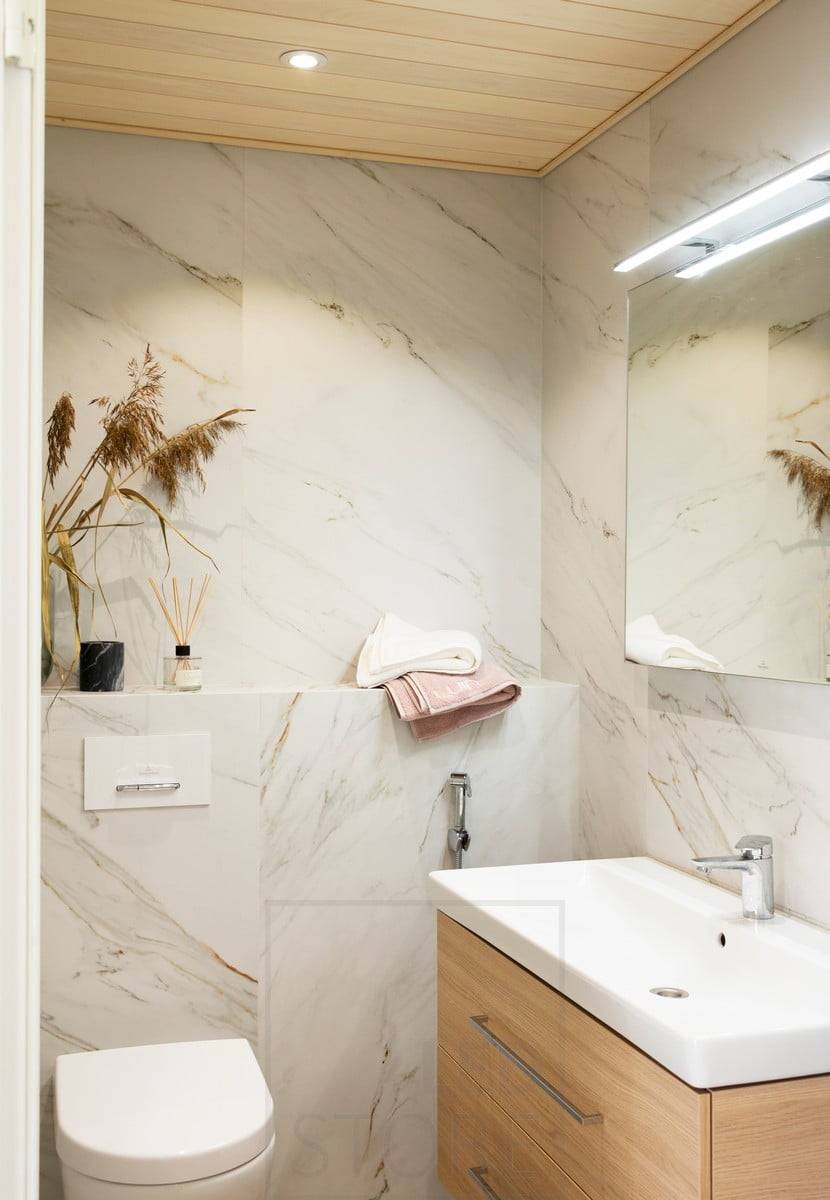 Feria de la Vivienda 2020: puntos led en el techo del baño. Ledstore.fi