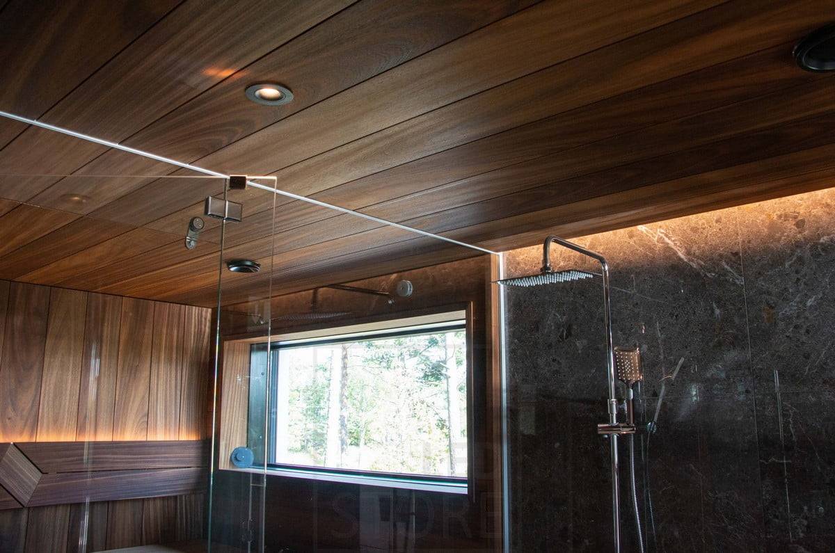 Feria de la Vivienda 2022: Perfil Led en un baño oscuro, iluminando con luz indirecta. Ledstore.fi